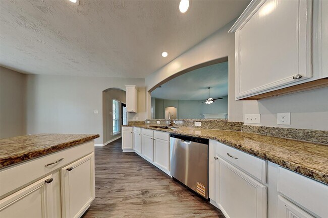 Building Photo - 30710 Basil Trace Dr