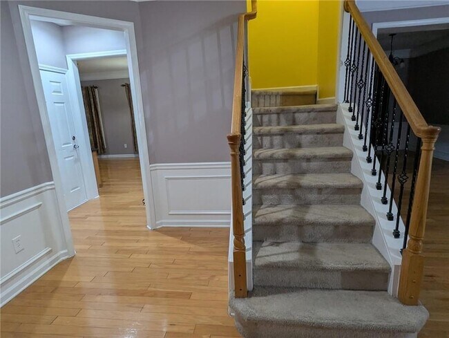 Building Photo - 815 Earlham Dr