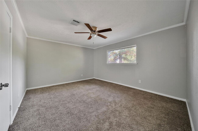 Building Photo - 10071 Woodhollow Dr