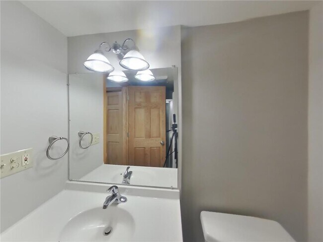 Building Photo - 4845 Orleans Ln N