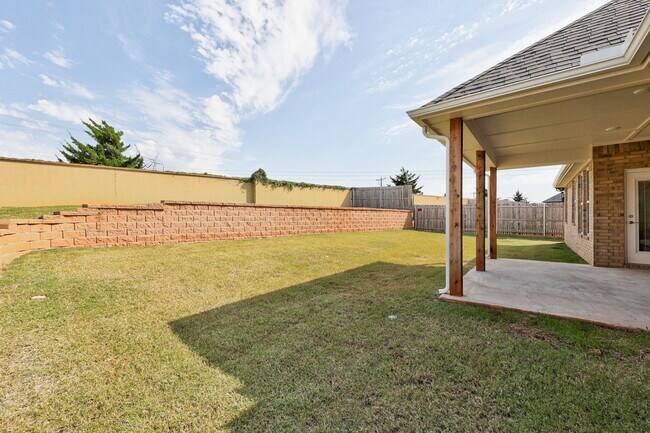 Building Photo - 14720 Avignon Ln