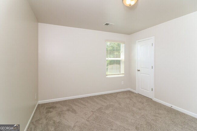 Building Photo - 404 Scenic View Ct