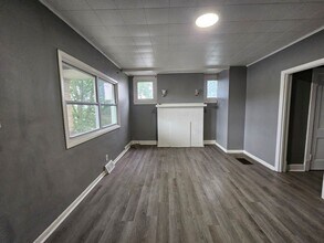 Building Photo - 1 bedroom 1 bath apartment for rent