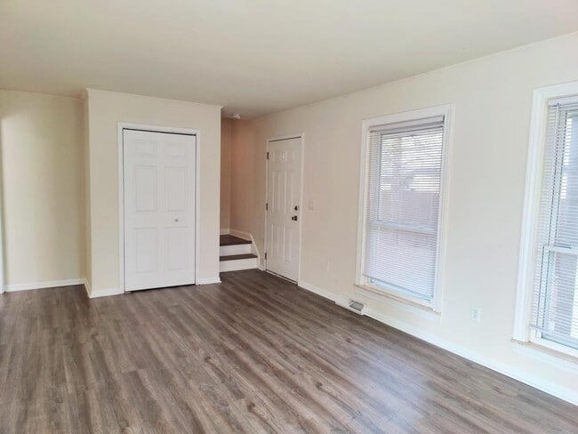 Primary Photo - 478 Robbe Ave