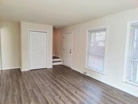 Building Photo - 478 Robbe Ave