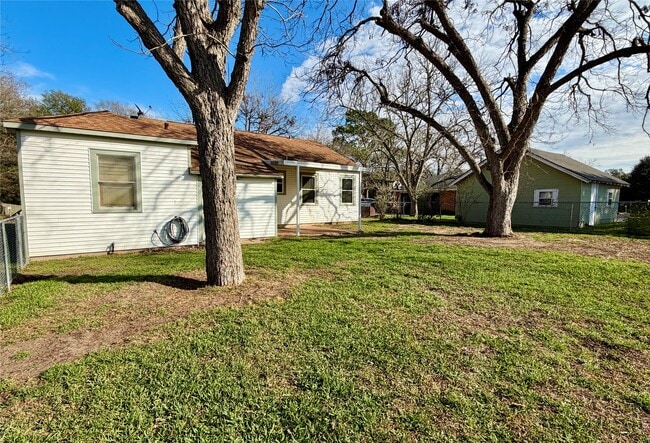 Building Photo - 1104 Marie St