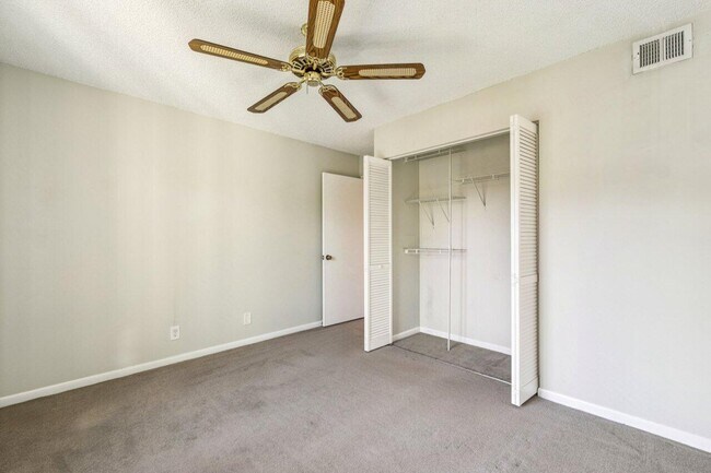 Building Photo - 618 Sea Pine Way