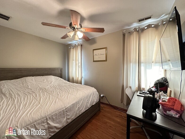 Building Photo - 3532 N Elston Ave