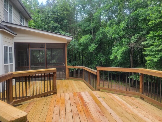 Building Photo - 5555 Holly Springs Dr