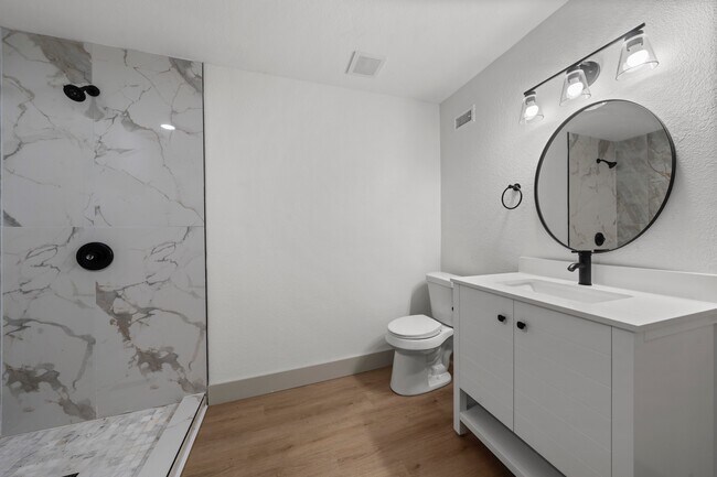 Building Photo - 402 E Charles St