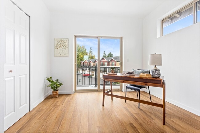 Building Photo - 2023 Salam Lp