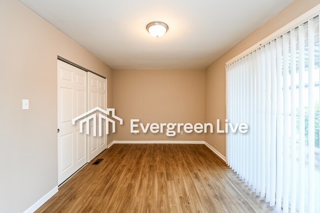 Building Photo - 508 E 21st St