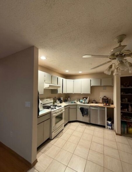 Building Photo - 2106 Doolittle Dr