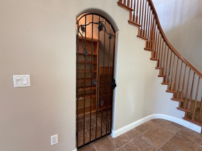 Building Photo - 1014 Gamay Dr