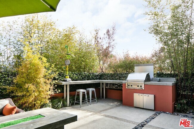 Building Photo - 2217 Grand Canal