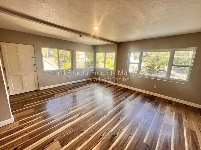 Building Photo - 1110 Poinsettia Ave