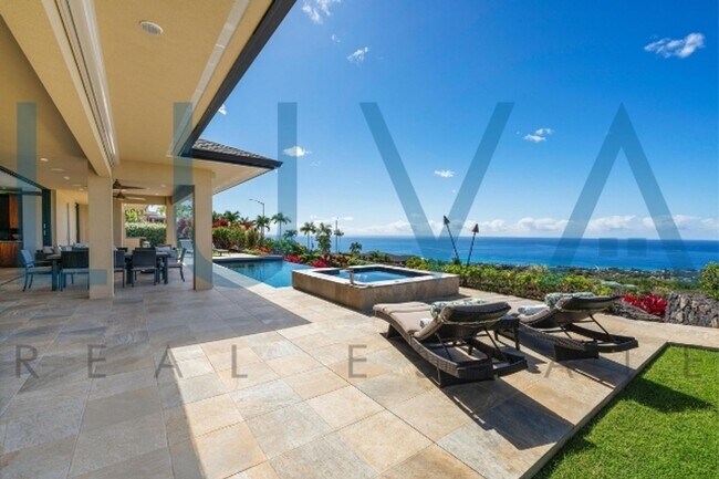 Building Photo - 4 bedroom 3.5 bathroom home with pool