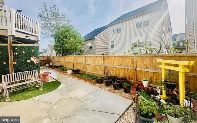 Building Photo - Luxury living in Lorton Valley
