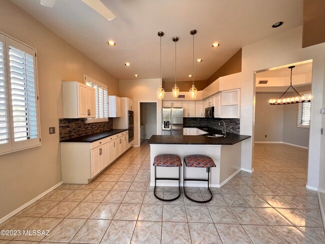 Building Photo - 10123 N Alder Spring Dr