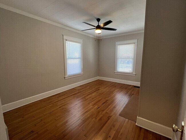 Building Photo - 511 N Church St