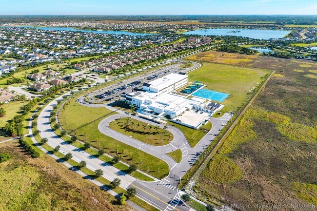Building Photo - 1406 Arrowhead Point Rd