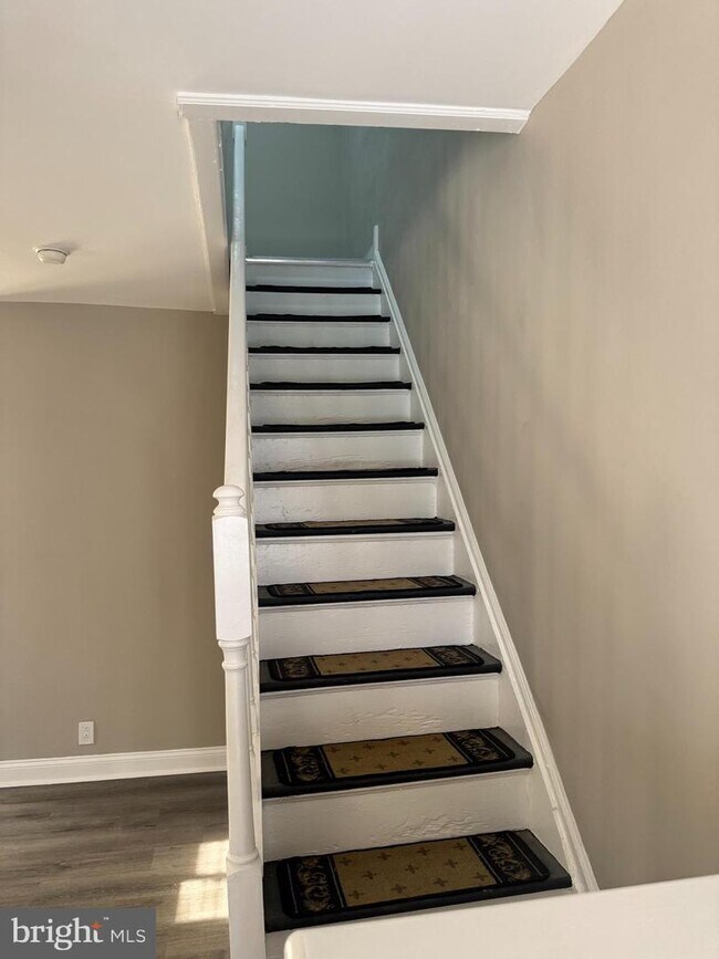 Building Photo - 1945 W Airdrie St