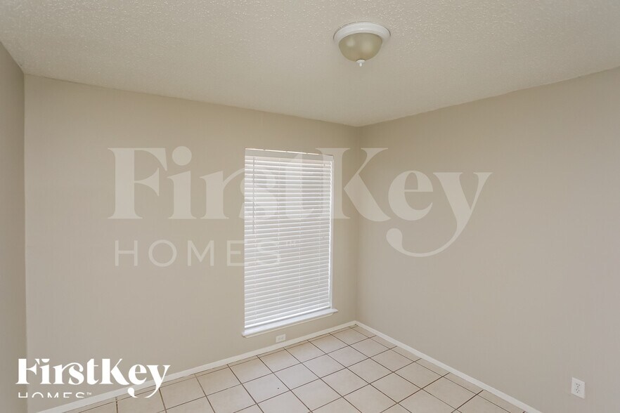 Building Photo - 612 Coolwood Ln