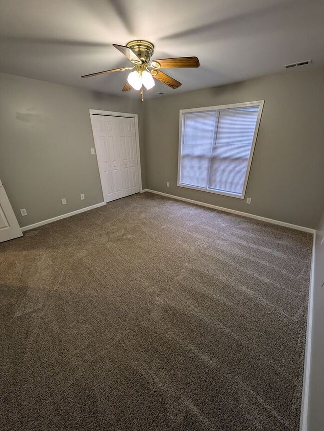 Building Photo - 2BD/1.5 Townhome At Viewpoint in Hickory