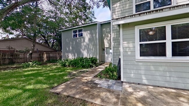 Building Photo - Beautiful Two-Story Home in Neptune Beach availabe early May!