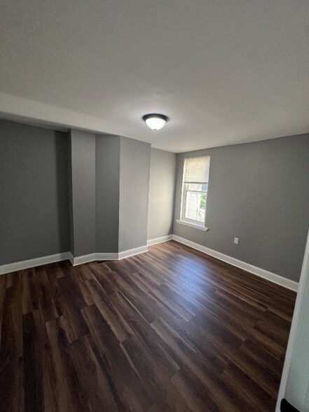 Building Photo - 547 High St