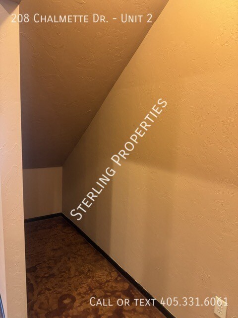 Building Photo - 208 Chalmette Dr