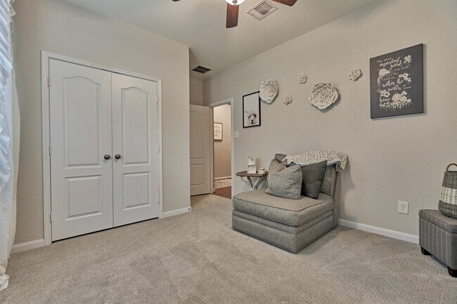 Building Photo - 204 Forest Peak Way