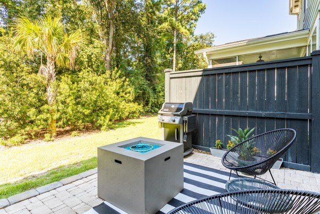 Building Photo - 2147 Oyster Reef Ln