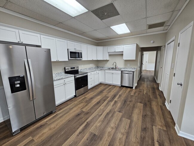 Building Photo - 1198 Holly Springs Rd