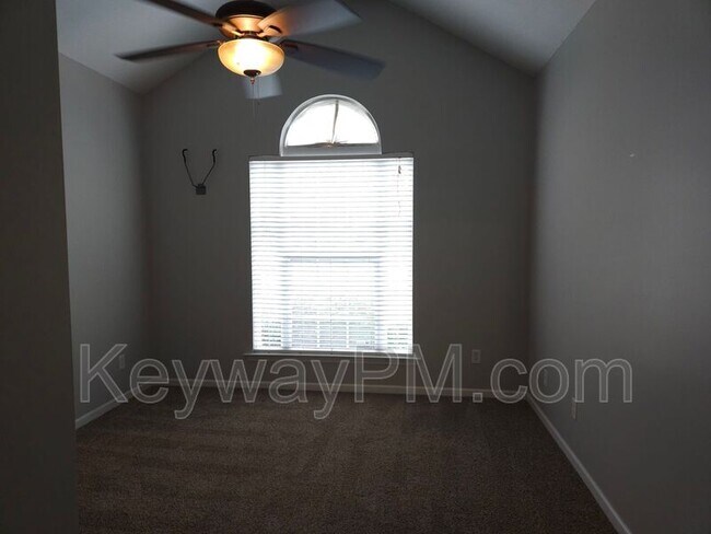 Building Photo - 641 Ventana Dr