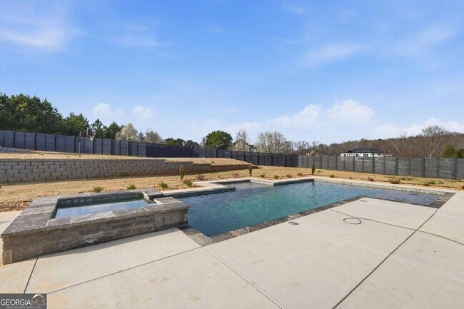 Building Photo - 556 Versailles Dr