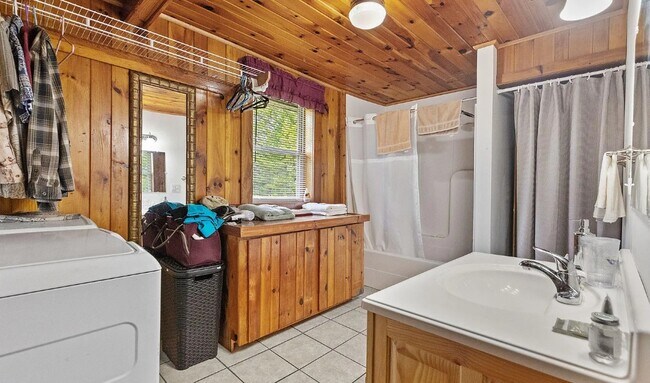 Building Photo - 3117 Noland Dr