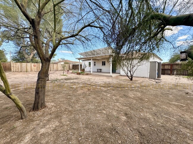 Building Photo - 5621 E Lester St