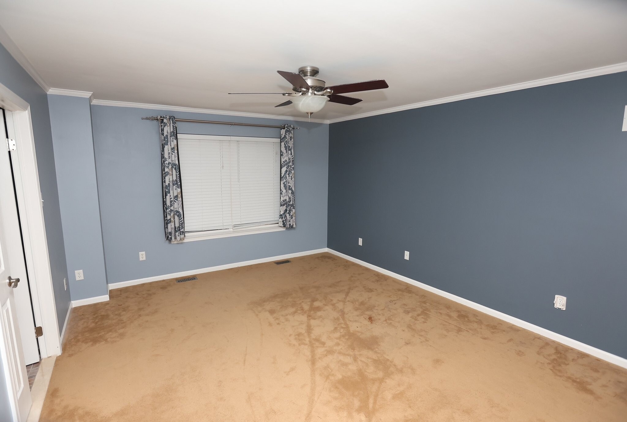 Building Photo - 102 Whistling Swan Ln