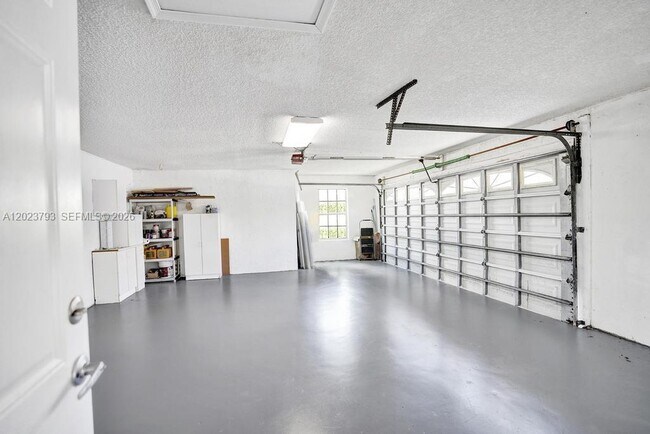 Building Photo - 21461 Sawmill Ct