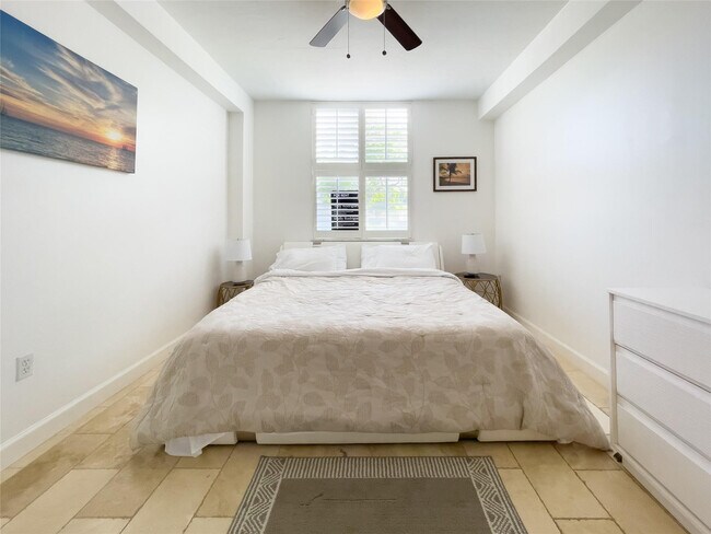 Building Photo - 1900 Van Buren St