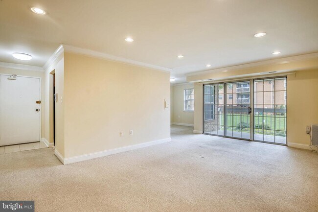 Building Photo - 1952 Kennedy Dr