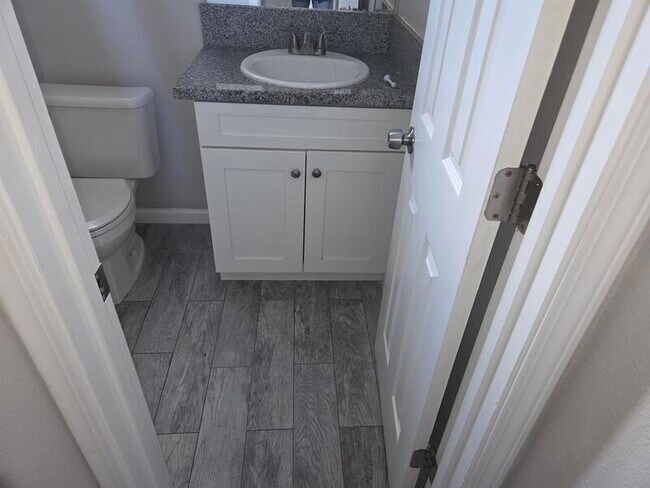 Building Photo - 1348 S Belmont Ave