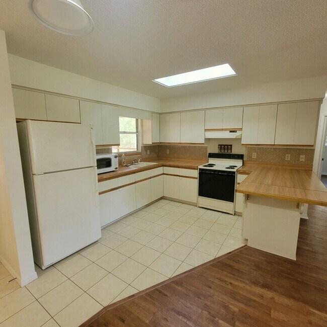 Kitchen - 110 Park St