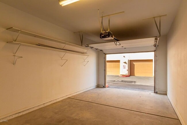 Building Photo - 3 bed remodeled  Old Town condo w/garage