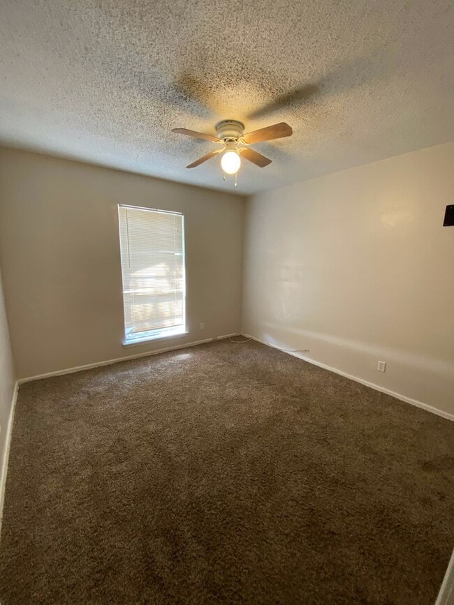Building Photo - CUTE 3 BR IN UNIVERSAL CITY W/ EASY ACCESS...