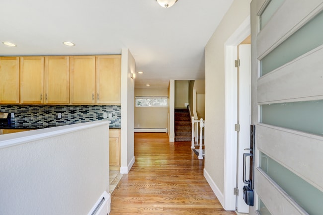 Building Photo - Spacious & Modern Home in Crestmoor Park!