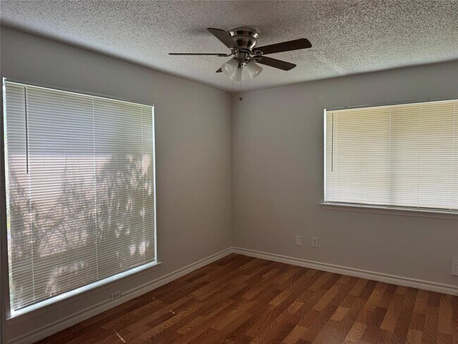 Building Photo - 10622 Golden Quail Dr