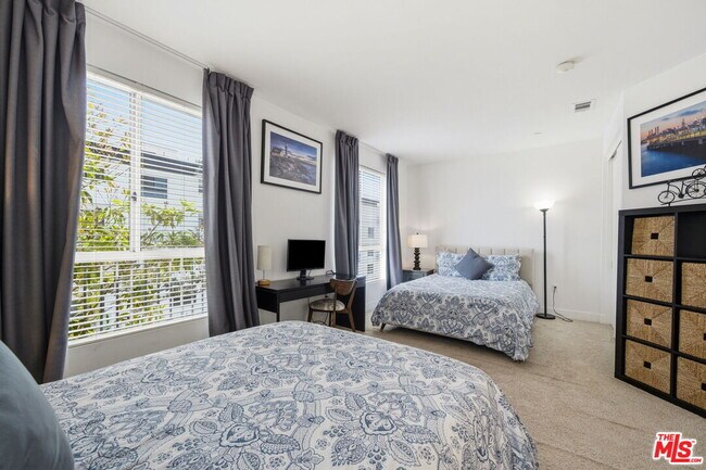 Building Photo - 5911 Saturn St