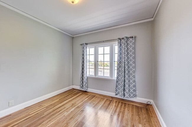 Building Photo - 6048 Monroe Ave